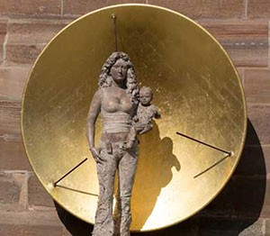 "Satelitten-Madonna" an der Schwabacher Stadtkirche