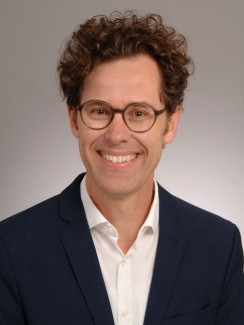 Dr. Axel Töllner